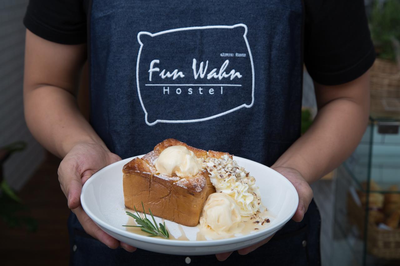 Funwahn Hostel And Cafe 치앙마이 외부 사진