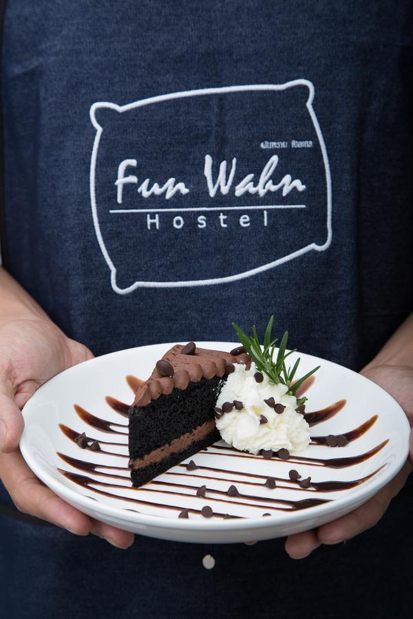Funwahn Hostel And Cafe 치앙마이 외부 사진