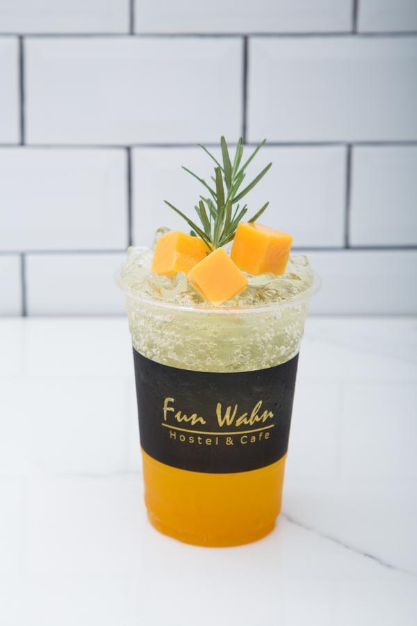 Funwahn Hostel And Cafe 치앙마이 외부 사진