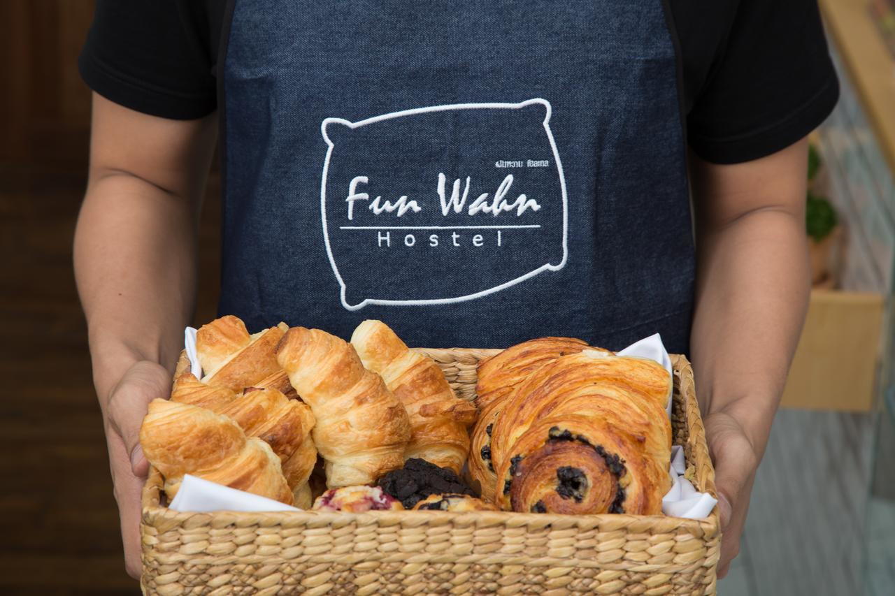 Funwahn Hostel And Cafe 치앙마이 외부 사진