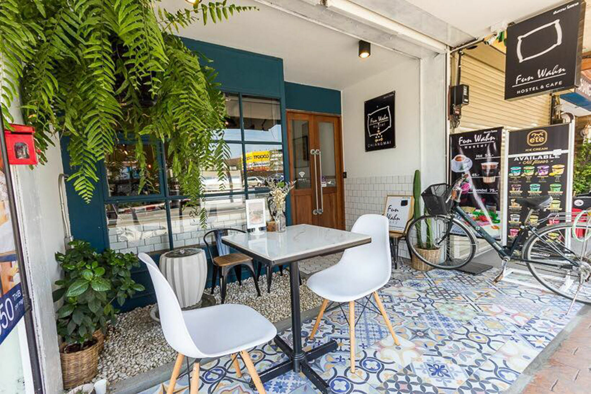 Funwahn Hostel And Cafe 치앙마이 외부 사진