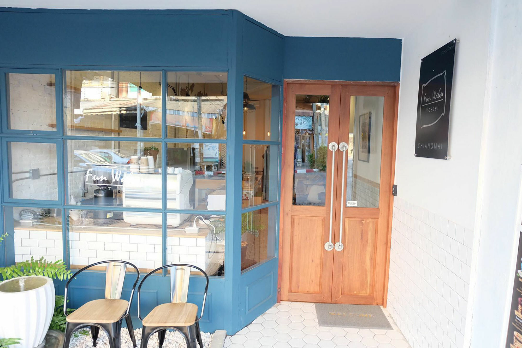 Funwahn Hostel And Cafe 치앙마이 외부 사진